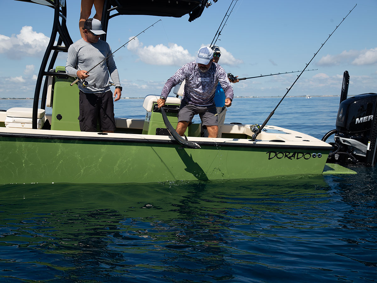 25 Dorado Flat Deck Custom Fishing Boat - Dorado Boats